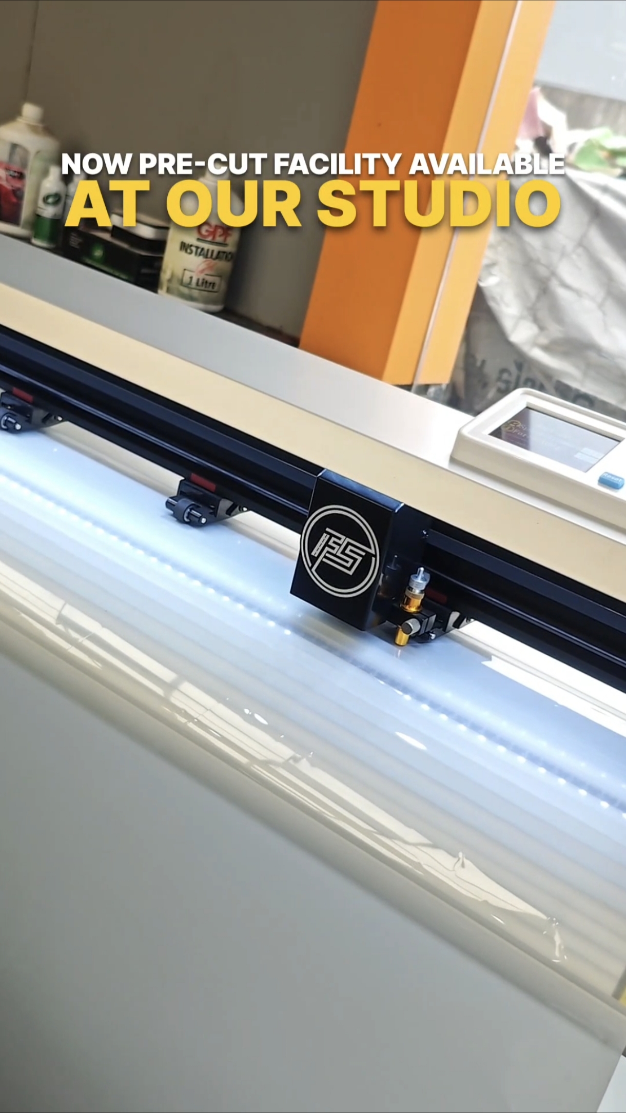 Pre cut PPF plotter machine cutting film precisely for car panels