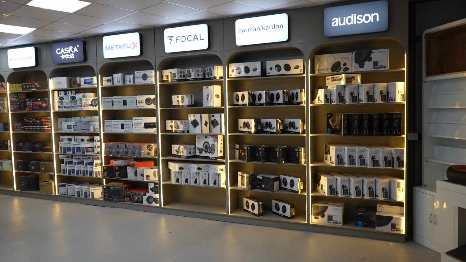 Customisation bay with oven and audio tuning kit